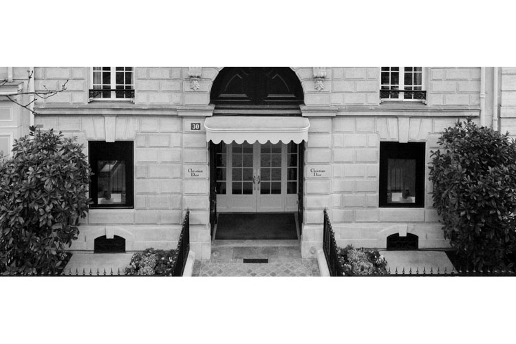 30 Avenue Montaigne11ag16 8